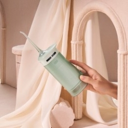 Ирригатор портативный беспроводной Xiaomi (Mi) SOOCAS Parfumeur Portable Oral Irrigator (W1 LOUVRE) (4 насадки,бокс для хранения,жидкость для полоскания рта) GLOBAL, светло-зеленый