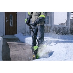 Бесщеточный аккумуляторный снегоуборщик GreenWorks 60V, 30 см 2602607
