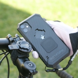 Держатель для мобильных устройств Rokform Sport Series на руль велосипеда.
