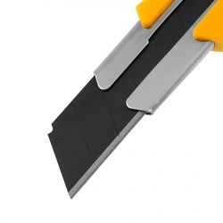 Нож, 25 мм, сменное лезвие, SK4, корпус из TPR, метал. направляющая, винтовой фиксатор// Denzel